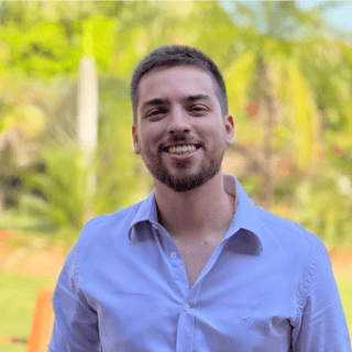 Corretor {{listing Broker().name}}