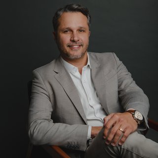 Corretor {{listing Broker().name}}
