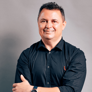 Corretor {{listing Broker().name}}