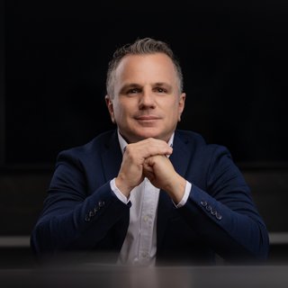 Corretor {{listing Broker().name}}
