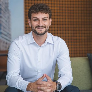 Corretor {{listing Broker().name}}