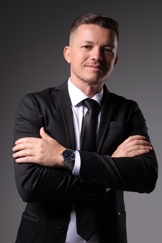 Corretor {{listing Broker().name}}