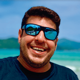 Corretor {{listing Broker().name}}