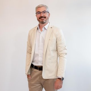 Corretor {{listing Broker().name}}