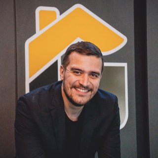Corretor {{listing Broker().name}}