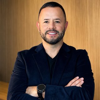 Corretor {{listing Broker().name}}