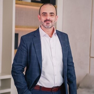Corretor {{listing Broker().name}}