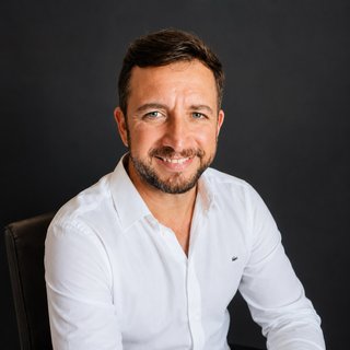 Corretor {{listing Broker().name}}
