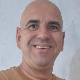 Corretor {{listing Broker().name}}