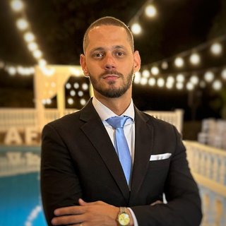 Corretor {{listing Broker().name}}