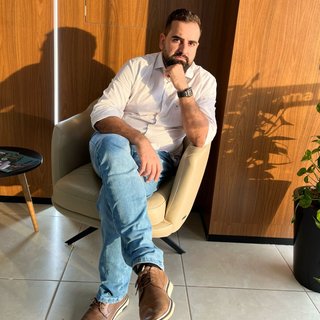 Corretor {{listing Broker().name}}