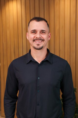 Corretor {{listing Broker().name}}