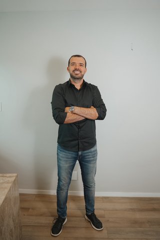 Corretor {{listing Broker().name}}