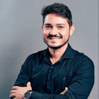 Corretor {{listing Broker().name}}