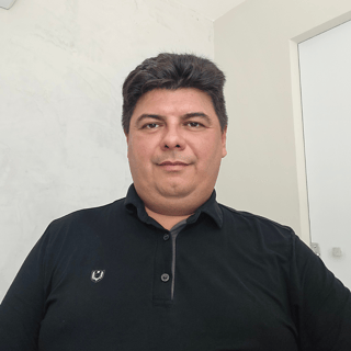 Corretor {{listing Broker().name}}
