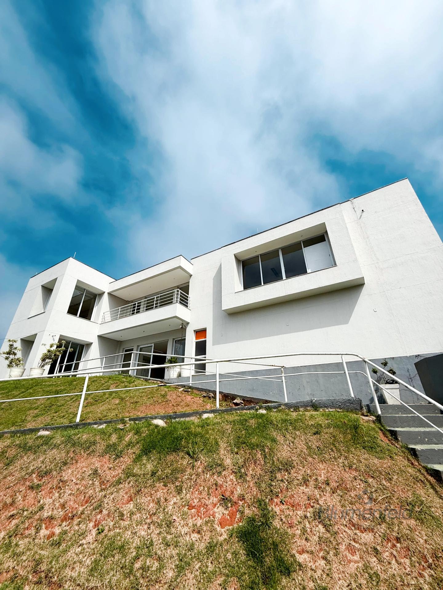Comercial à venda com 18 vagas e 724m² no Perová, Arujá — foto principal