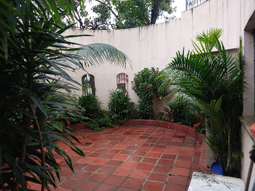 Entrada pela garagem