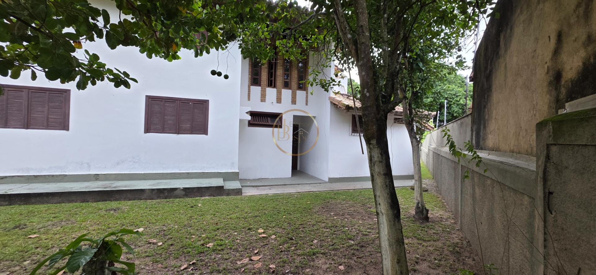 Casa à venda com 4 quartos, 3 banheiros, 2 vagas e 200m² no Praia de Taperapuã, Porto Seguro — foto principal