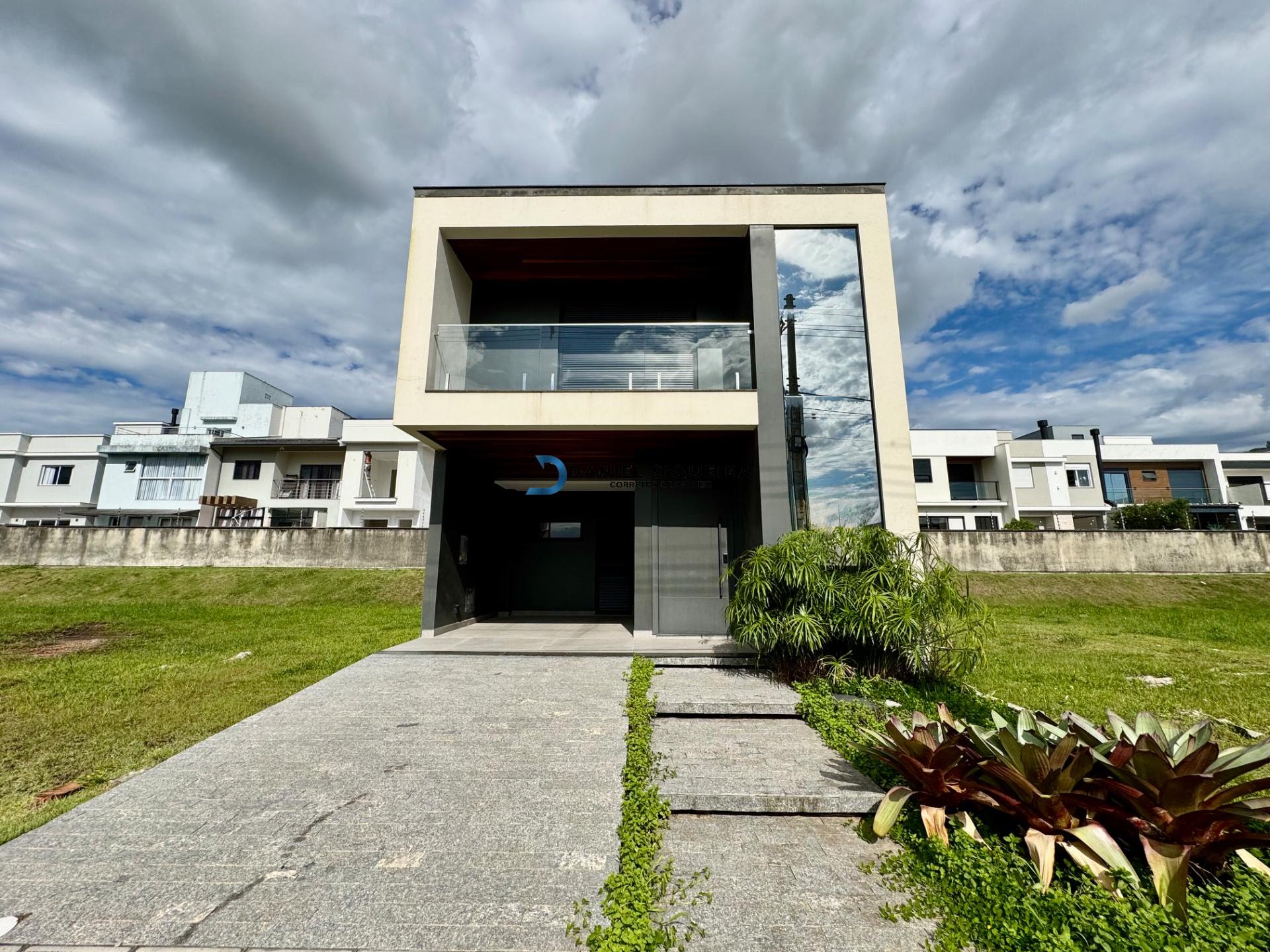 Casa à venda com 3 quartos, 1 suíte, 2 vagas e 196m² no Bairro Deltaville, Biguaçu (SC) — foto 3 de 30