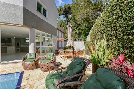 Casa de Condomínio em Pineville  -  Pinhais