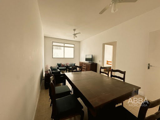 Apartamento 03 dormitórios amplo a 210 m da Praia Brava