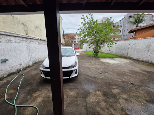 Casa em terreno de 300 m2 no Itaguá  -  Ubatuba