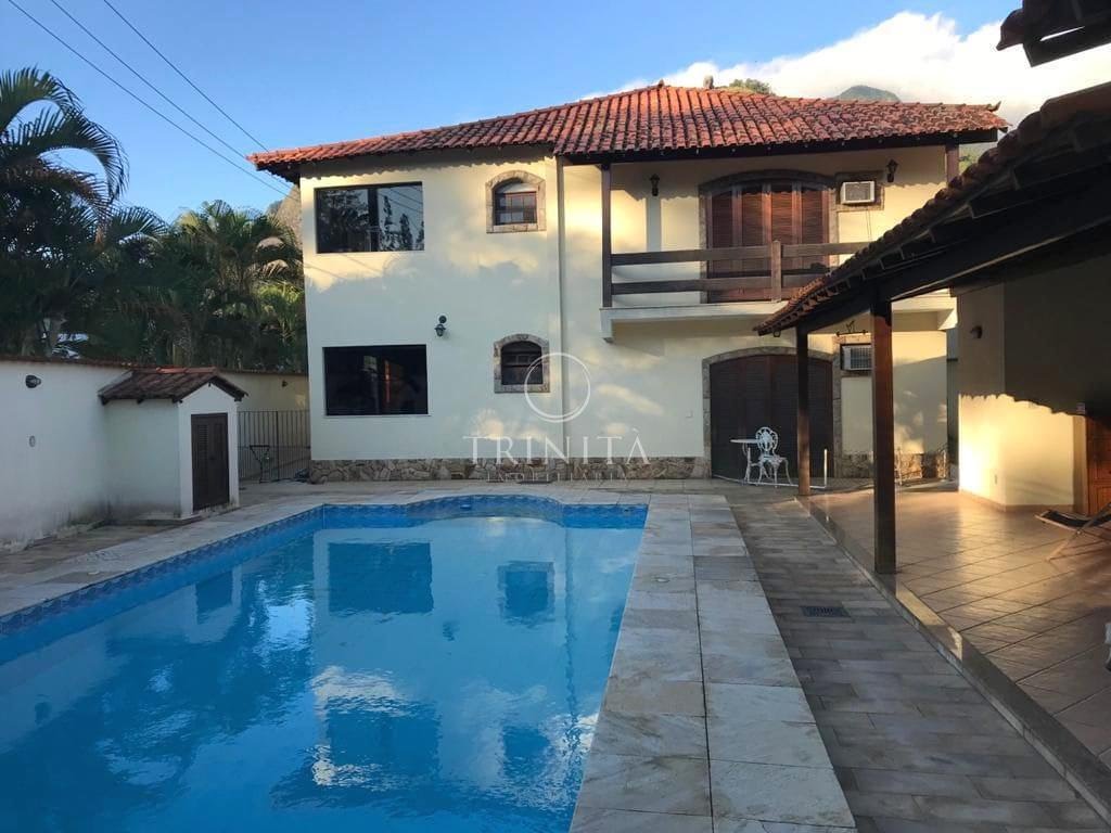 Área da Piscina 