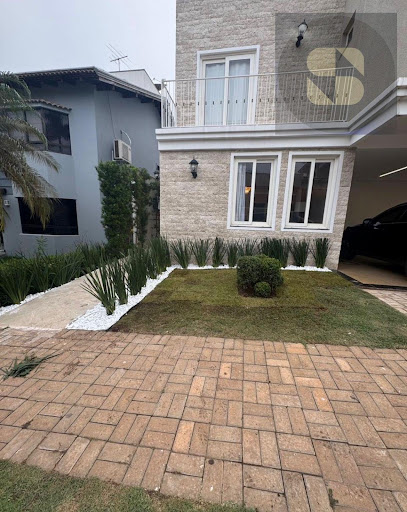 Casa de Condomínio à Venda em Despraiado, Cuiabá | 4 Suítes