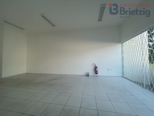 Sala no Glória, Joinville, com 60m² de área útil para locação por R$ 2.500+taxas/mensal. Ótima oportunidade!