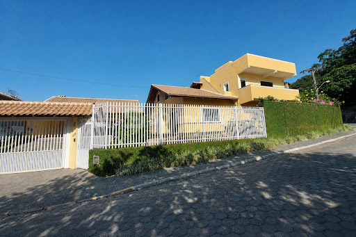 Casa 4 Dormitórios - Ubatuba - São Francisco do Sul, SC