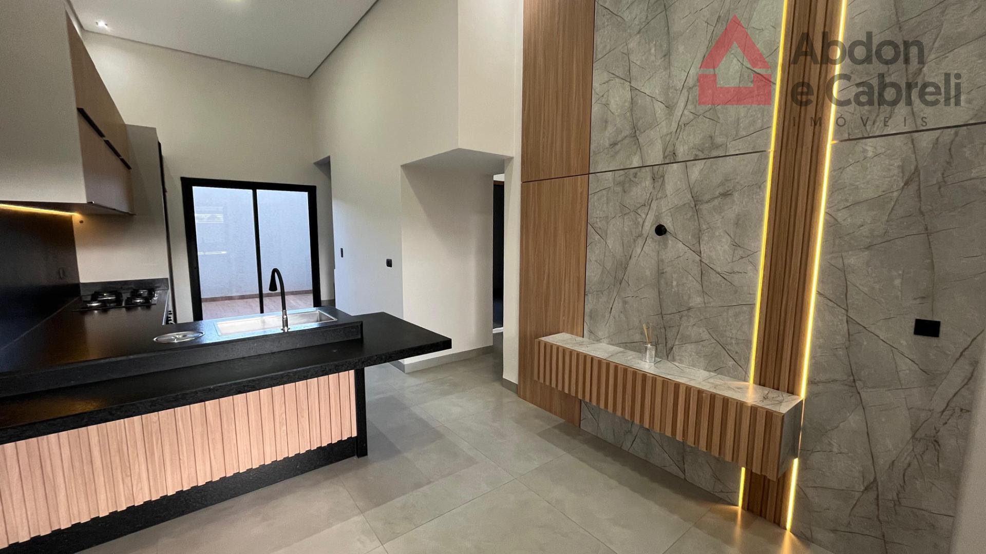 Perspectiva sobre cozinha e painel 