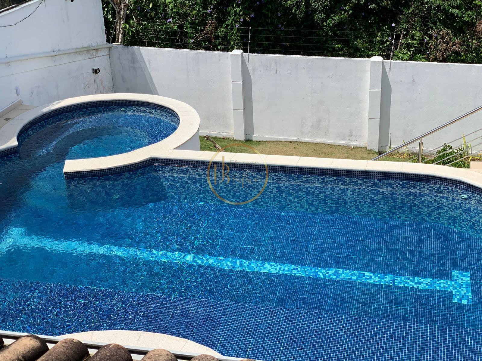 Casa à venda com 4 quartos, 5 banheiros, 3 vagas e 390m² no Village 2, Porto Seguro — foto principal