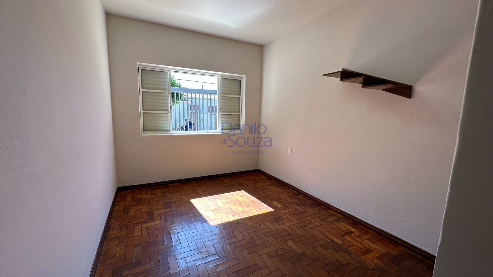 Casa à venda com 3 quartos, 1 suíte, 4 vagas e 300m² no Alvorada, Araxá (MG) — foto 23 de 25