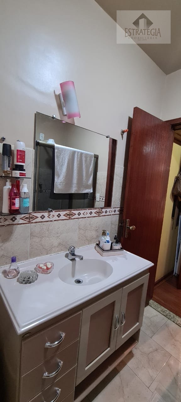 Casa à venda com 3 quartos, 1 suíte, 2 vagas e 170m² no Morin, Petrópolis (RJ) — foto 9 de 19