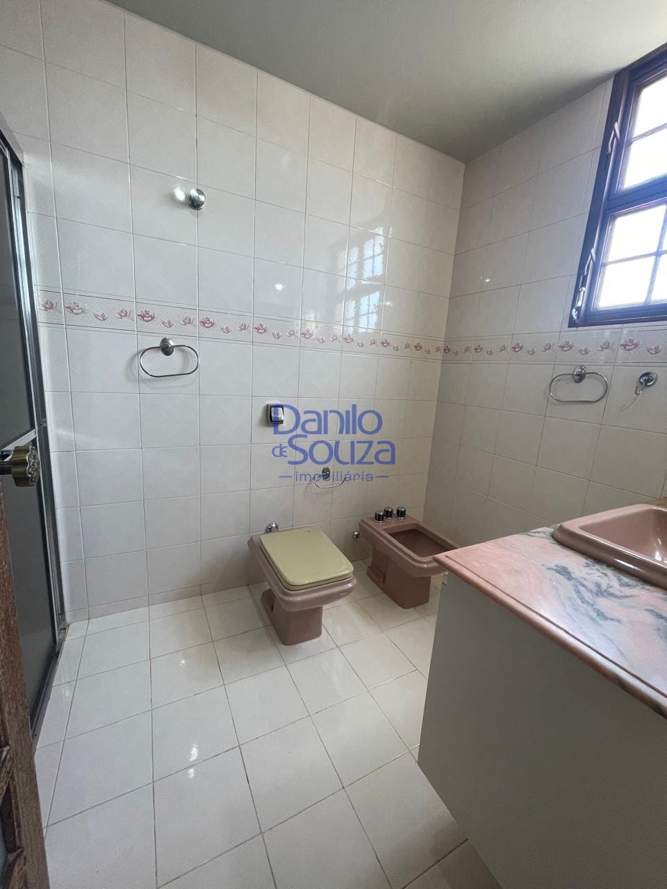 Casa à venda com 4 quartos, 3 suítes, 2 vagas e 344m² no São Cristóvão, Araxá (MG) — foto 20 de 29
