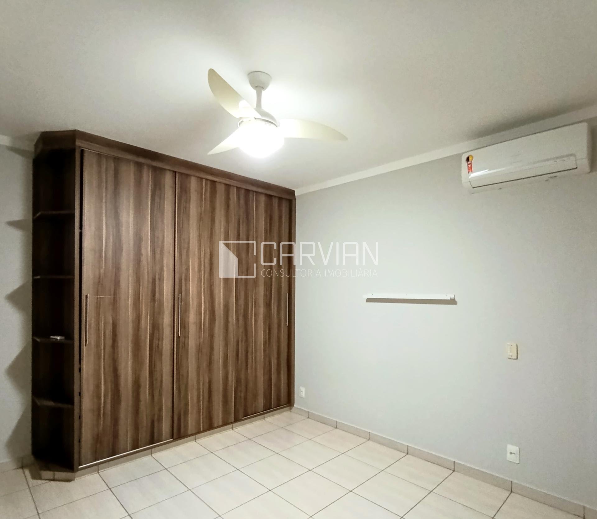 Casa à venda com 3 quartos, 3 suítes, 4 vagas e 217m² no Bonfim Paulista, Ribeirão Preto (SP) — foto 3 de 30