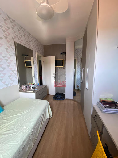 Casa duplex alto padrão, 3 quartos com suíte no Condomínio Vila dos pássaros.