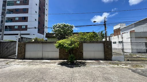 Casa à venda com 7 quartos, 7 banheiros, 6 vagas e 300m² no Madalena, Recife — foto principal