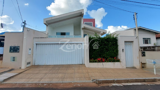 Casa em Centro  -  Adamantina
