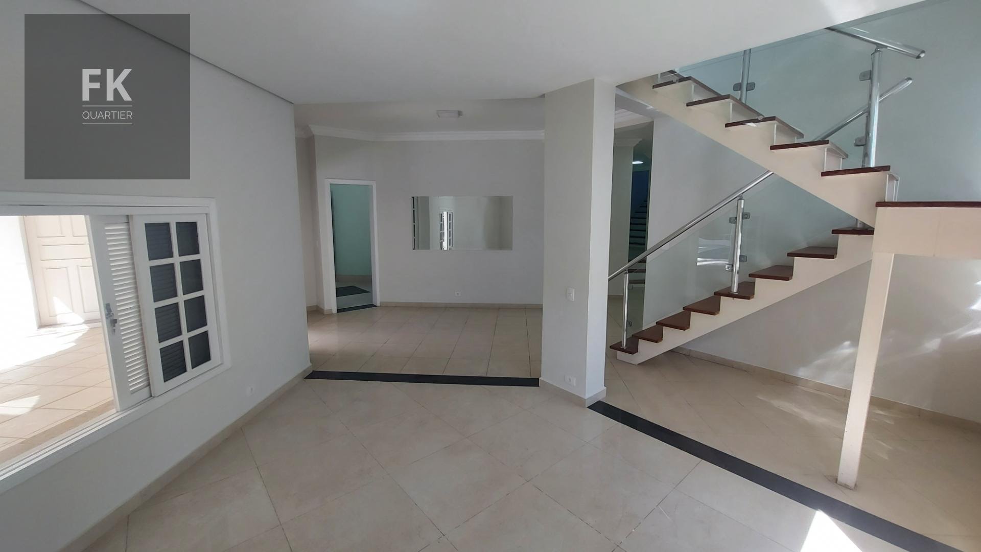 Casa à venda com 5 quartos, 4 suítes, 4 vagas e 250m² no Alphaville Residencial Dois, Barueri (SP) — foto 7 de 30