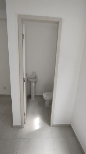 Oportunida de sala comercial para locação com elevador e banheiro na rua Braz Cubas