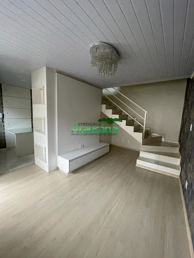 Sala com painel de TV