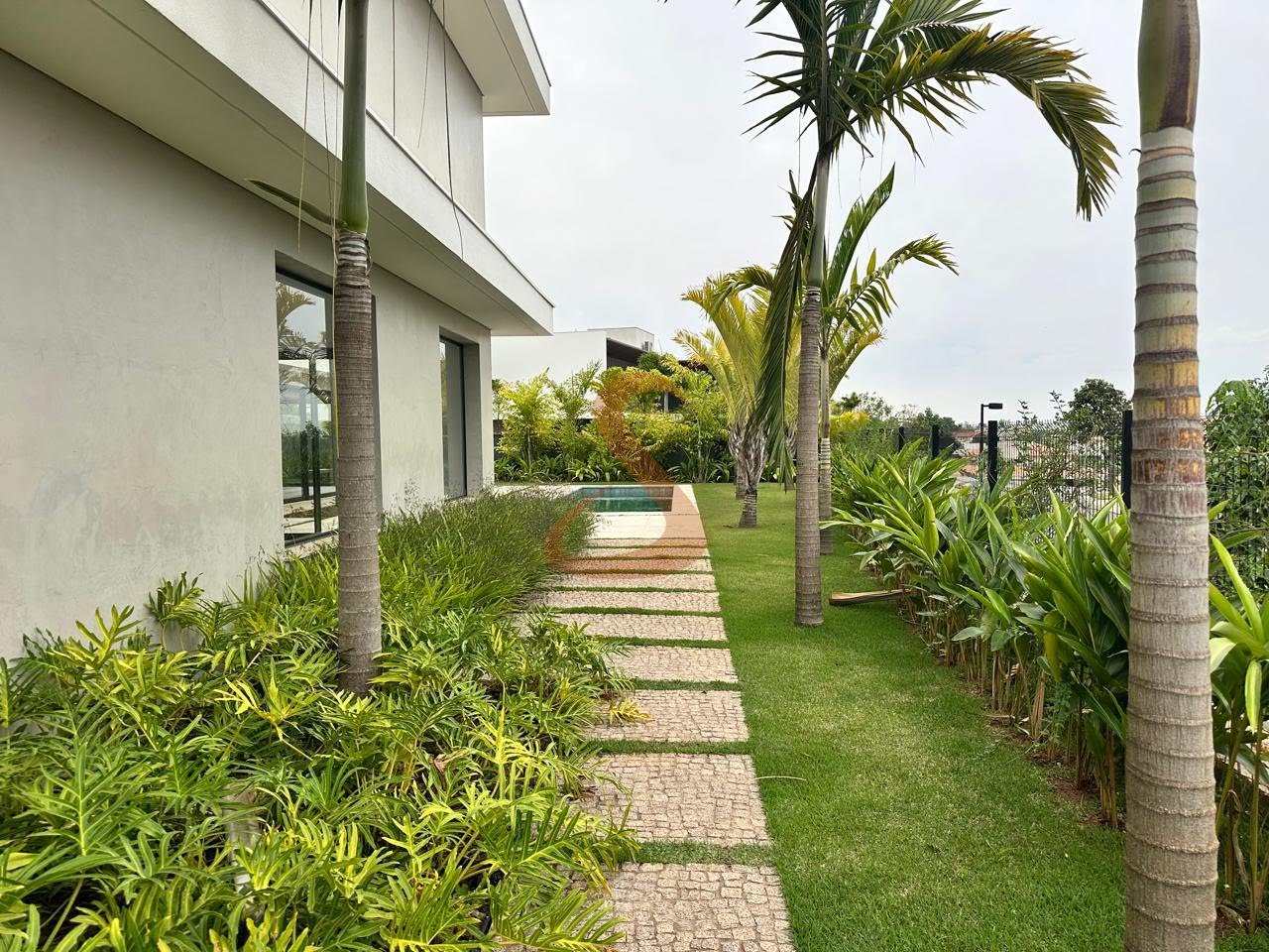 Uma das laterais da casa