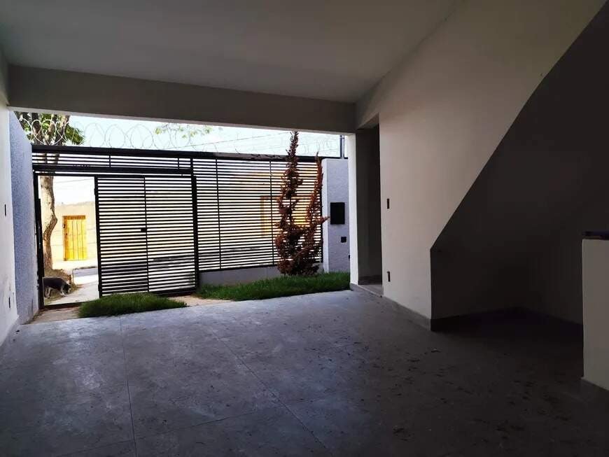 Casa à venda com 2 quartos, 2 banheiros, 1 vaga e 83m² no Piratininga, Belo Horizonte — foto principal