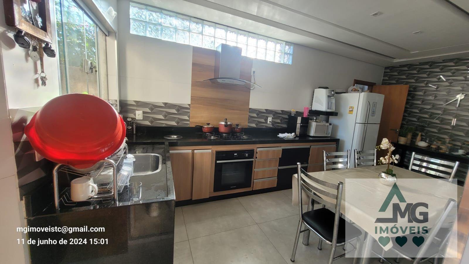 Casa à venda com 4 quartos, 1 suíte, 2 vagas e 230m² no Cotia, Três Corações (MG) — foto 12 de 17