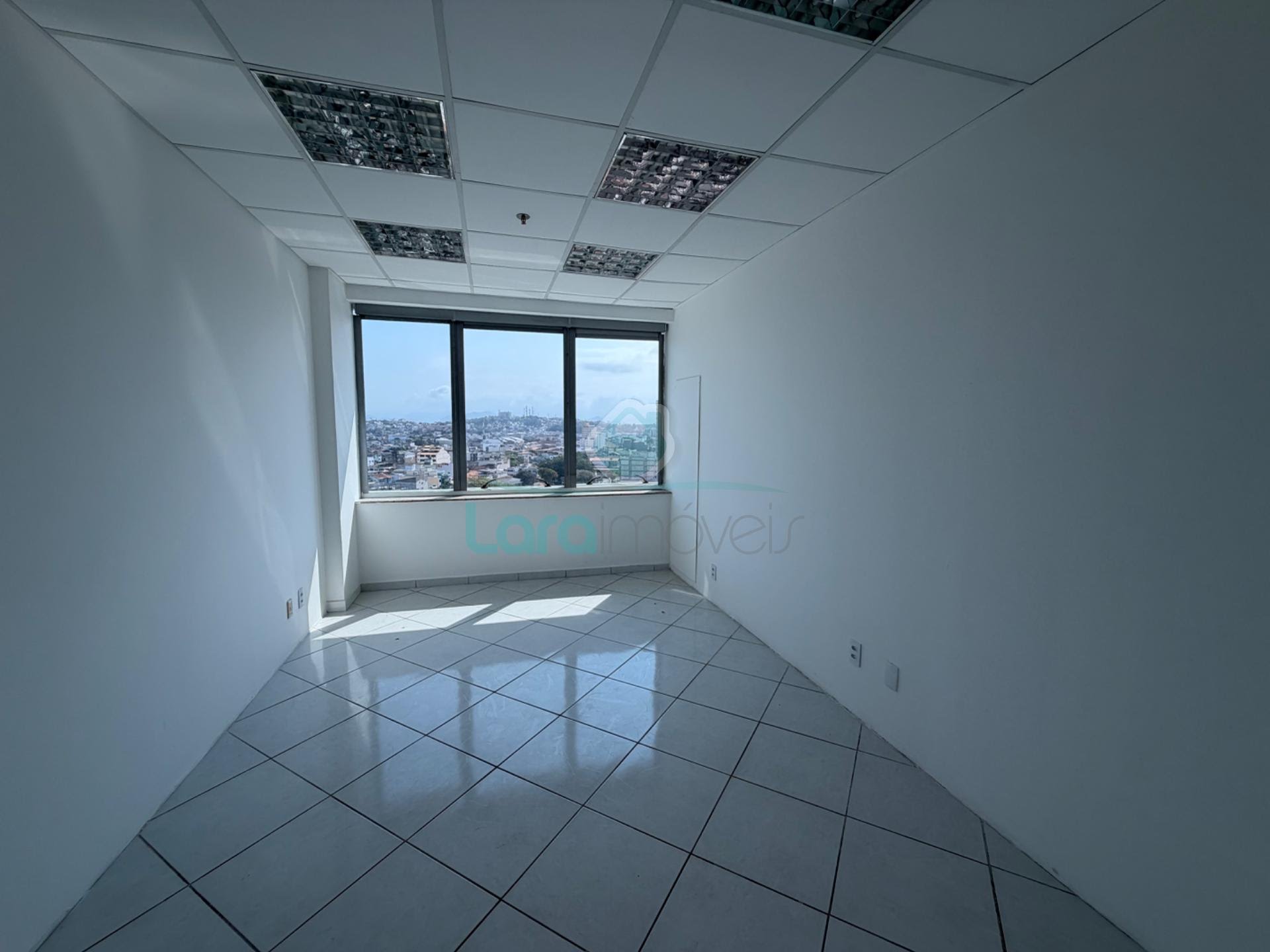 Comercial para alugar com 1 banheiro, 1 vaga e 27m² no Imbetiba, Macaé (RJ) — foto 8 de 16