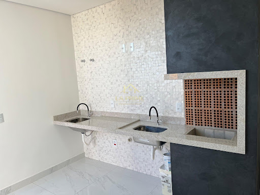 Casa em Condomínio no Jardim Eucaliptos em Sorocaba, 102m²,  03 dormitórios, 01 suíte , 01 vagas de garagem.