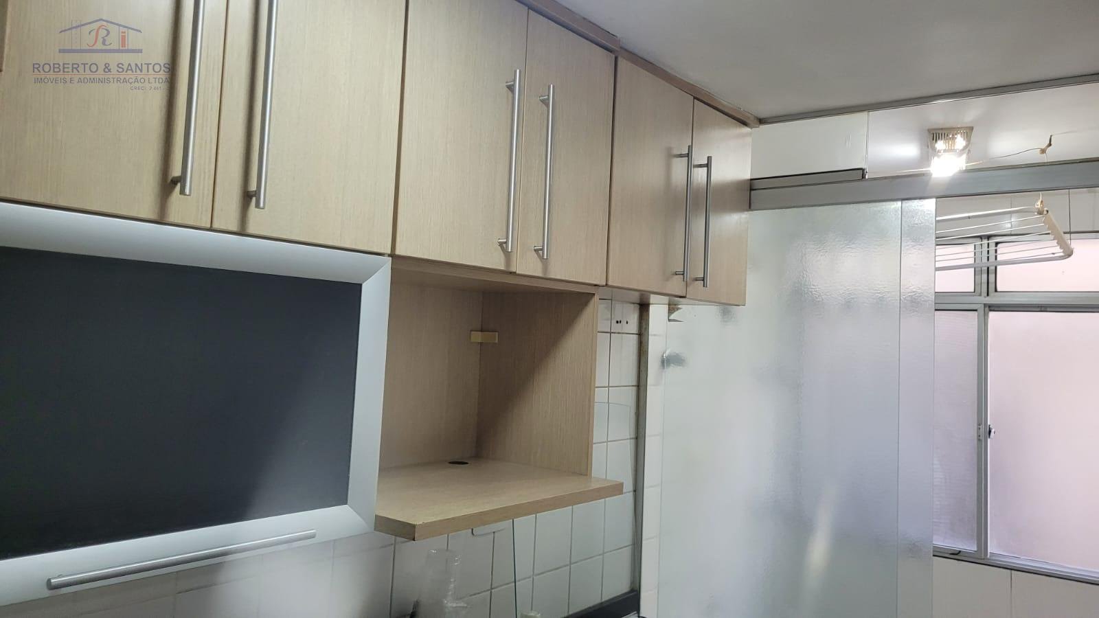 Cozinha com armários