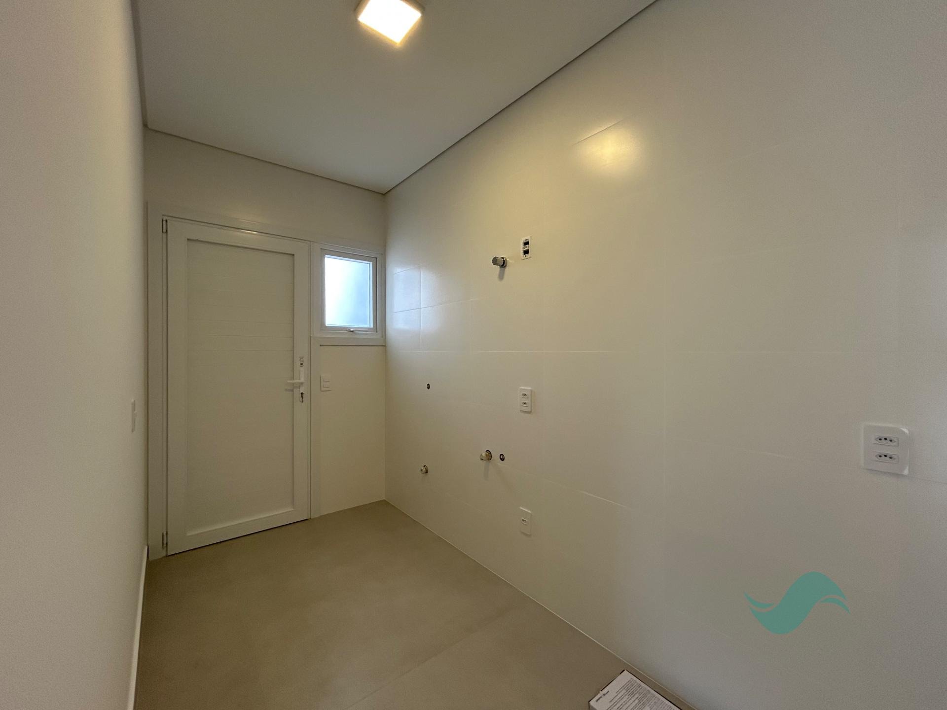 Casa à venda com 3 suítes, 2 vagas e 270m² no Lagoa da Conceição, Florianópolis (SC) — foto 24 de 27