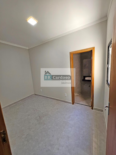 Casa 3 Quartos 1 Suite e Garagem Coberta em Res Nova Franca 
